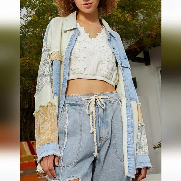 New! POL Oversized Contrast Denim Ivory Fabric Panels Button Down Shacket - Picture 4 of 13